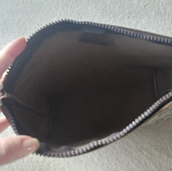 GUCCI GG Plus Supreme Clutch Bag - Picture 9 of 17